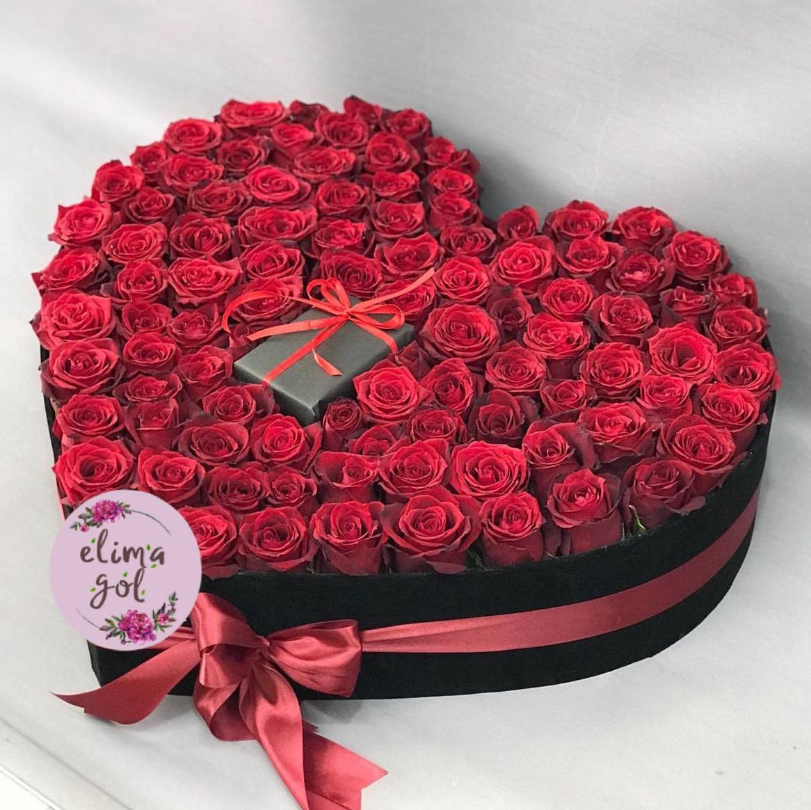 باكس گل قلبي رز هلندي ممتاز ١٠٠ شاخه